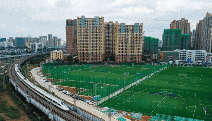 에 대한 최신 회사 뉴스 AVG는 중국에서 가장 큰 축구장 중 하나를 설치했습니다!  0