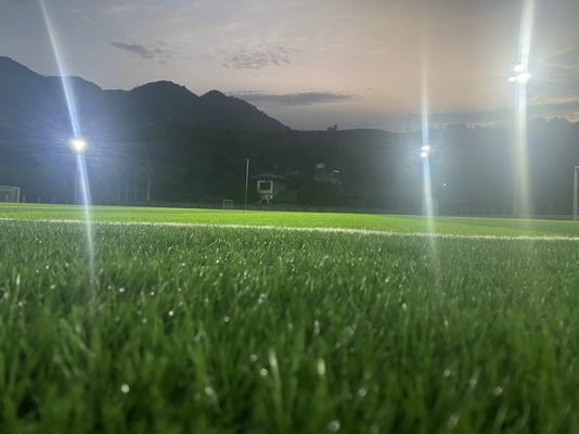 중국 55 밀리미터 높이 인공 먹이풀 잔디 축구 합성 풀 마모 저항자 협력 업체